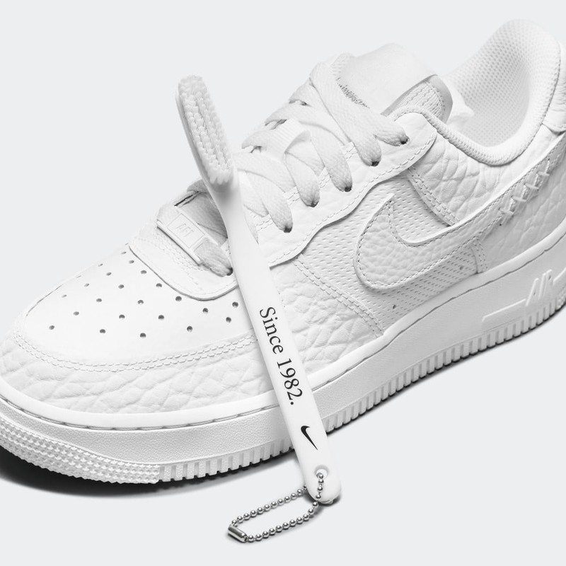 White snakeskin hotsell air force ones